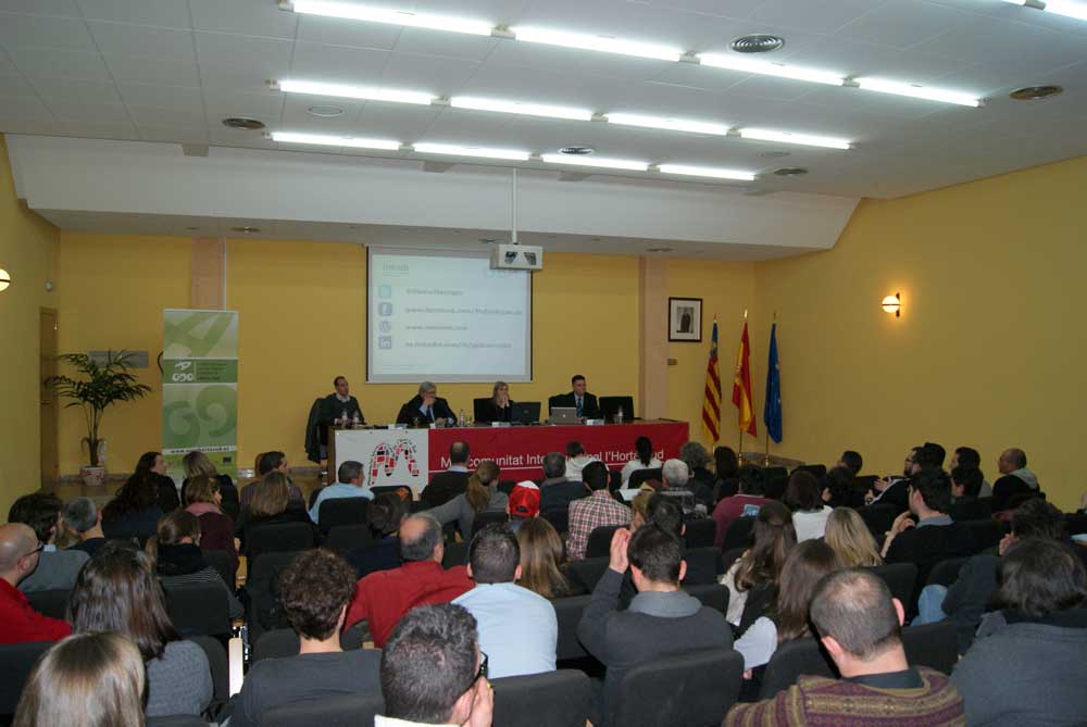 Charla-sobre-el-uso-de-las-redes-sociales-y-el-papel-de-los-Community-Manager Charla sobre el uso de las redes sociales y el papel de los Community Manager