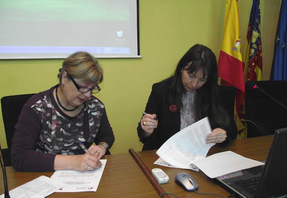 Firma-convenio-mancomunidad La Mancomunitat celebra el Día Internacional de la Mujer