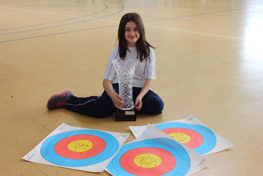 arquera-infantil-campeona campeona en la categoría junior