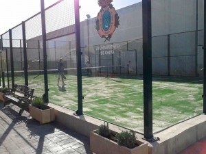 Los chivanos disfrutan de las nuevas pistas de pádel