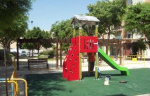 Alfafar repone juegos y pavimento de seguridad en parques y jardines Alfafar repone juegos y pavimento de seguridad en parques y jardines