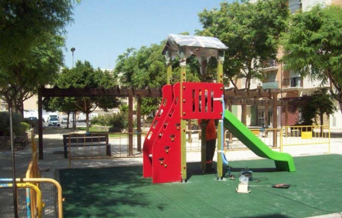 Reposicion-de-juegos-infantiles-alfafar Alfafar repone juegos y pavimento de seguridad en parques y jardines